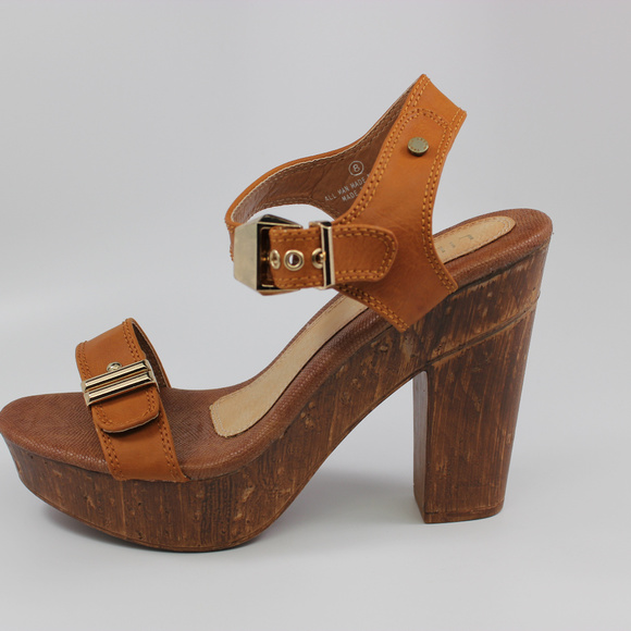Liliana Shoes - LILIANA ANKLE STRAP FAUX WOOD PLATFORM CHUNKY HEEL